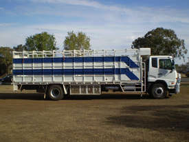 UD PK16 280 Stock/Cattle crate Truck - picture2' - Click to enlarge