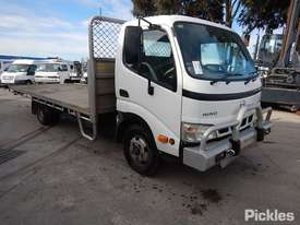 2003 Hino DUTRO - picture5' - Click to enlarge