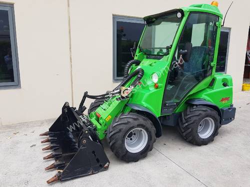 Used Avant 635 articulated compact loader with A/C Cabin with 4-in-1 bucket 