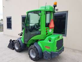 Used Avant 635 articulated compact loader with A/C Cabin with 4-in-1 bucket  - picture0' - Click to enlarge