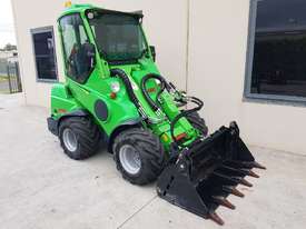 Used Avant 635 articulated compact loader with A/C Cabin with 4-in-1 bucket  - picture1' - Click to enlarge