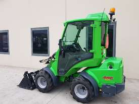 Used Avant 635 articulated compact loader with A/C Cabin with 4-in-1 bucket  - picture2' - Click to enlarge