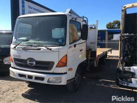 2004 Hino FD1J - picture2' - Click to enlarge