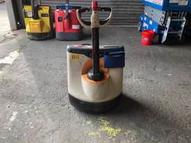 Crown Electric Pallet Jack - picture0' - Click to enlarge