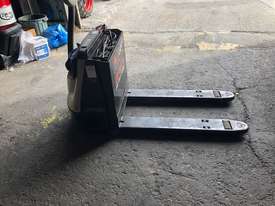 Crown Electric Pallet Jack - picture1' - Click to enlarge