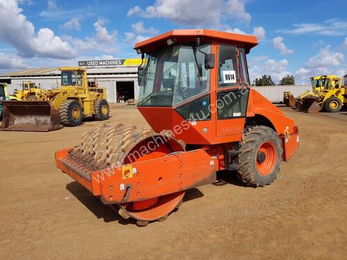 2005 Dynapac CA152PD Self Propelled Vibrating Padfoot Roller *CONDITIONS APPLY* 