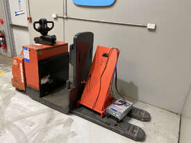 Raymond 8500 Pallet Truck Forklift - picture0' - Click to enlarge