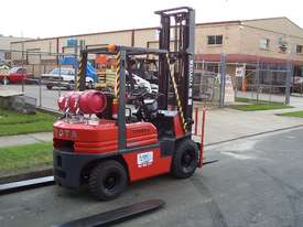 Toyota 5FG25 Forklift - picture1' - Click to enlarge