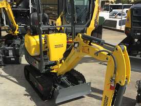 MINI EXCAVATOR great machine with narrow access. - picture0' - Click to enlarge