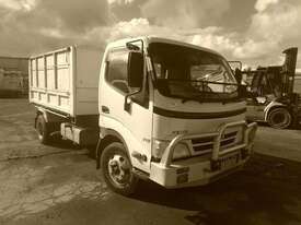 Hino 300 - picture0' - Click to enlarge