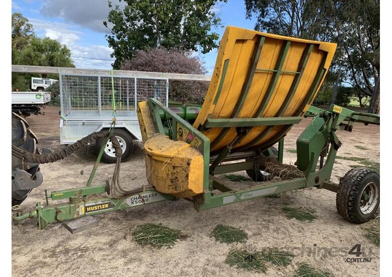 caption 2017 Hustler X5000 Bale Wagons