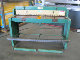 Herless 1300 mm x 1.2mm Treadle Guillotine - picture0' - Click to enlarge