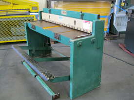 Herless 1300 mm x 1.2mm Treadle Guillotine - picture2' - Click to enlarge