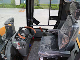 NEW UHI LG938 ARTICULATED WHEEL LOADER - picture1' - Click to enlarge