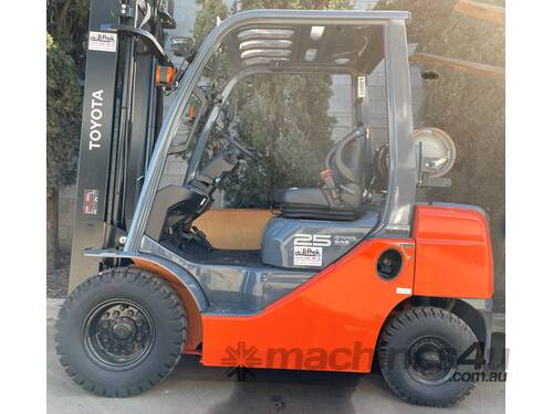Used Toyota 2.5TON Forklift For Sale 