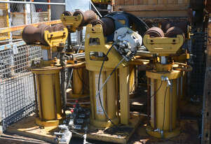 Drill pipe roller handling system 6 pneumatic jacks 3 have power feed MA3 18E