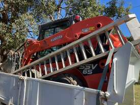 Kubota SSV65 Skid Steer Loader - picture1' - Click to enlarge