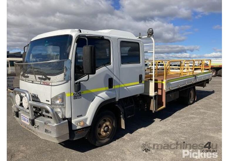 caption 2008 Isuzu FRR600 Premium