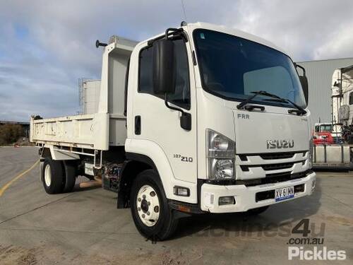 2017 Isuzu FRR 107-210