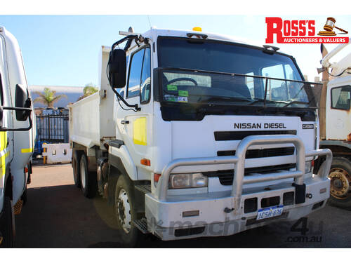 NISSAN CWB483 TIP TRUCK