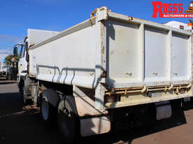 NISSAN CWB483 TIP TRUCK - picture2' - Click to enlarge