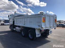 2011 Hino 700 Series - picture2' - Click to enlarge