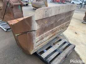 1800mm Tilting Mud Bucket To Suit 20-25T Excavator - picture0' - Click to enlarge