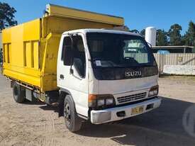 Isuzu NPR - picture0' - Click to enlarge