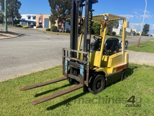 Forklift Hyster 2 tonne Showing 1254 hours Gas