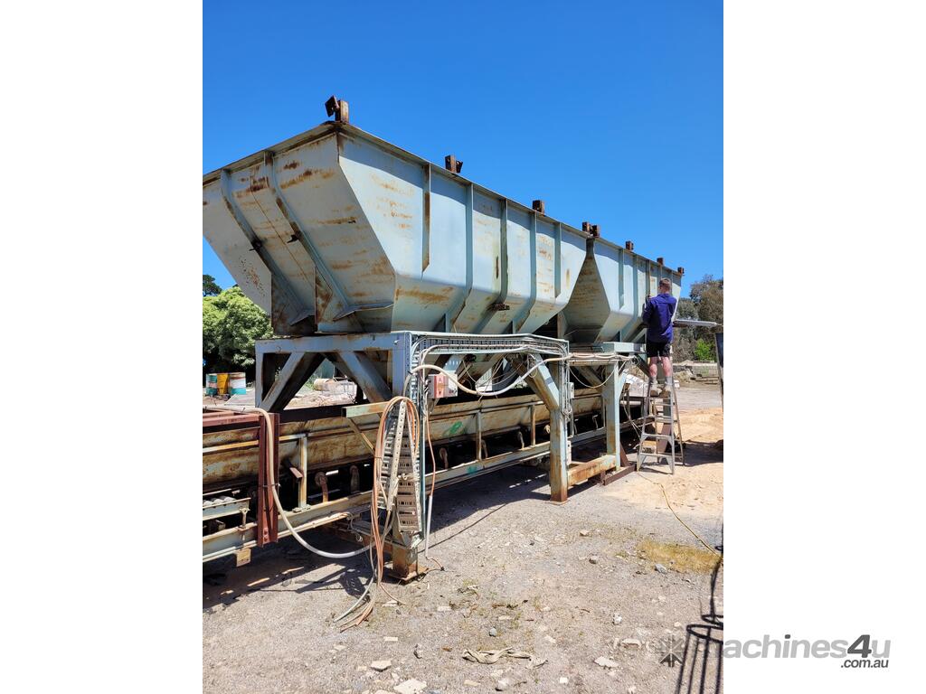 Used no brand 2 x Aggregate Bin Hopper Weighing Conveyor Belt Air