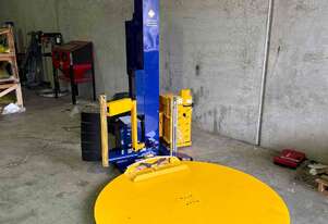 WHITTAKER PACKAGING - ROT8 Semi-automatic pallet wrapping machine - remote control activation