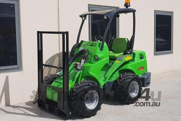 Avant 528 BeePro Mini Loader w Telescopic Boom and Flip Up Forks