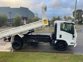 Truck Tipper Isuzu 300 3 Tonne 2013 Manual 114997km 1HYO074 SN1520 - picture0' - Click to enlarge