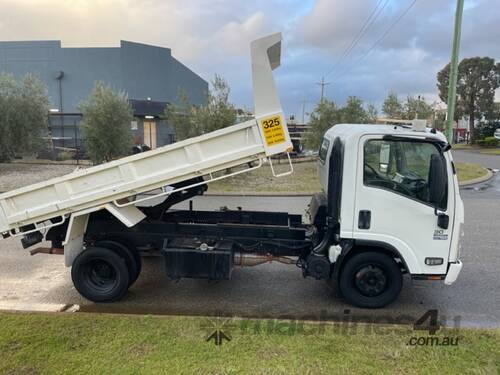 Truck Tipper Isuzu 300 3 Tonne 2013 Manual 114997km 1HYO074 SN1520