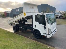 Truck Tipper Isuzu 300 3 Tonne 2013 Manual 114997km 1HYO074 SN1520 - picture0' - Click to enlarge