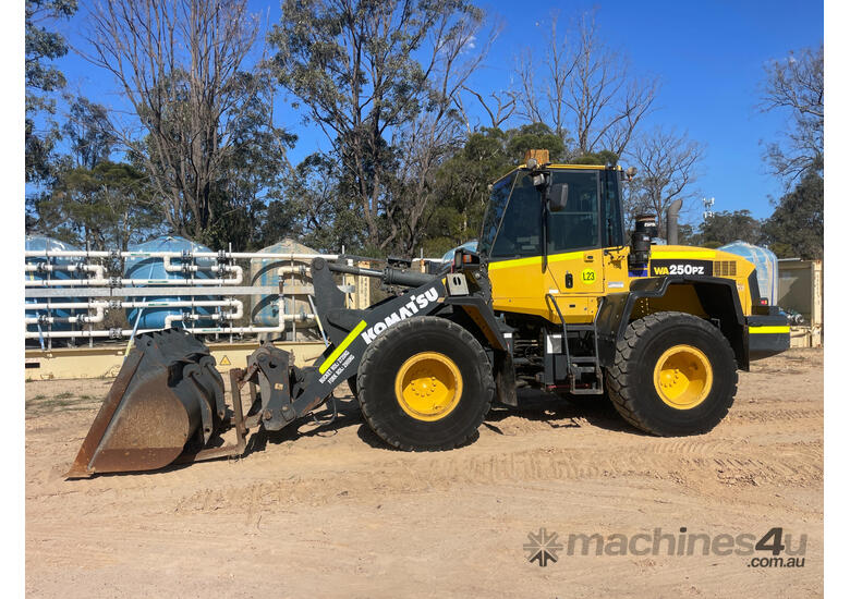 caption Komatsu WA250PZ-6 Loader/Tool Carrier Loader