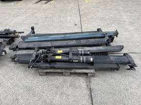 Assorted Dismantled Crane Components - picture0' - Click to enlarge