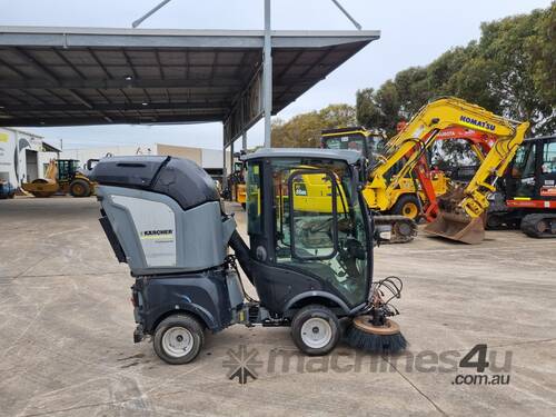 USED KARCHER SELF PROPELLED STREET SWEEPER WITH FULL CABIN AND LOW 420 HOURS