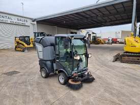 USED KARCHER SELF PROPELLED STREET SWEEPER WITH FULL CABIN AND LOW 420 HOURS - picture2' - Click to enlarge