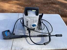 SCA Pressure Washer - picture0' - Click to enlarge