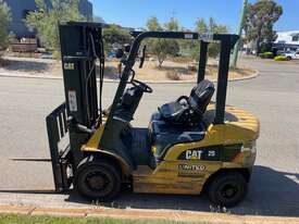 Forklift CAT Diesel 2.5 Tonne Container Mast Fork Position Side Shift 2019 - picture2' - Click to enlarge