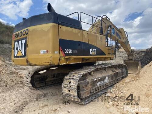 CAT Excavator (Steel Tracked)