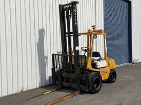 Toyota 2FG30 3 Stage Forklift Truck - picture1' - Click to enlarge