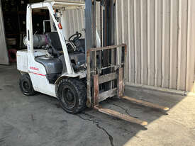 Nissan 3.5 Tonne Forklift - picture1' - Click to enlarge