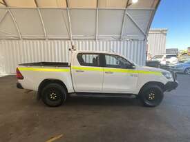 2015 Toyota Hilux SR Diesel - picture0' - Click to enlarge