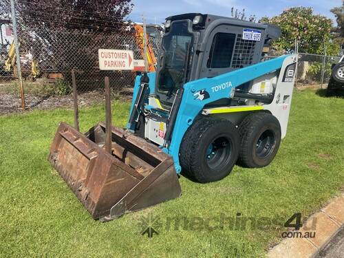 Skid Steer Toyota SDK8 2011 Premium A/C 4239 hours Bucket Forks and Rake bucket