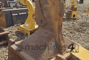  Excavator ripper attachment