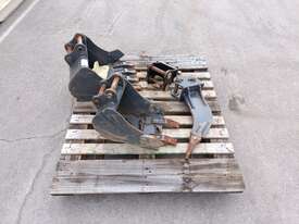 Pallet of Excavator Attachments - picture1' - Click to enlarge