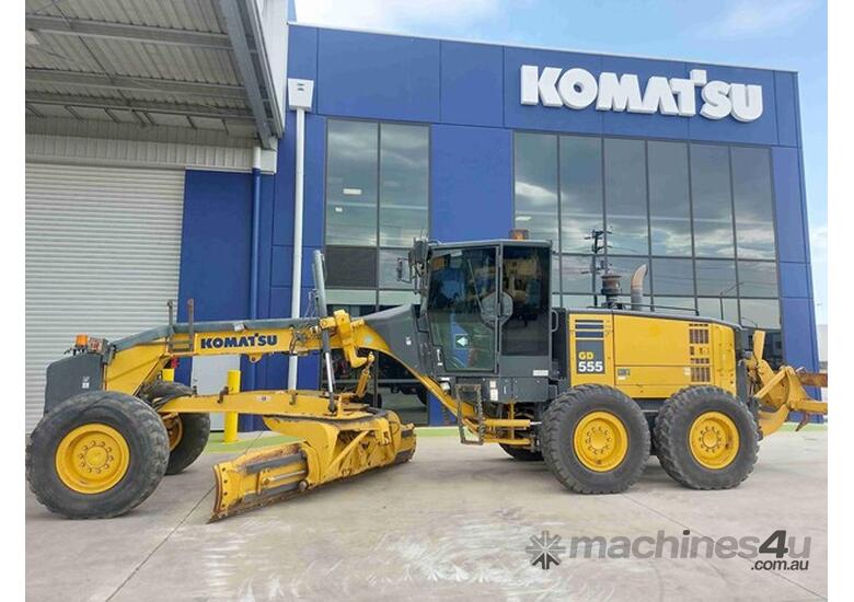 caption 2011 KOMATSU GD555-5 Grader