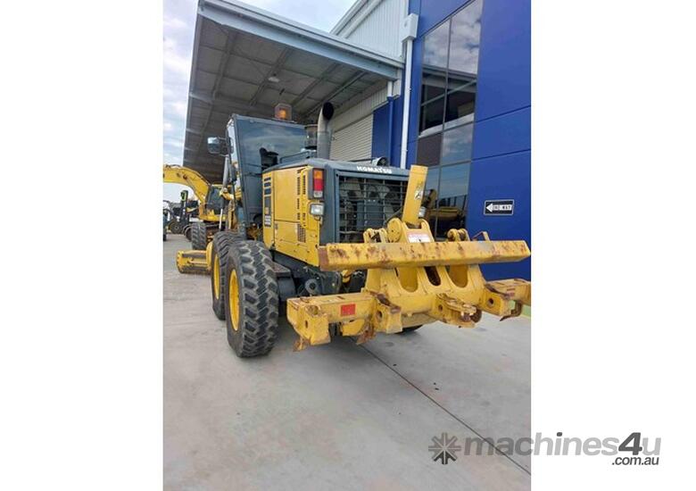 caption 2011 KOMATSU GD555-5 Grader